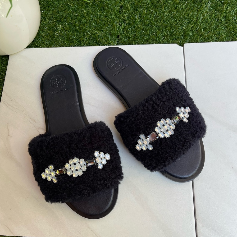 Tory Burch Shoes Tory Burch Aspen
Black Shearling Slide size 6 new $229 - Picture 10 of 14